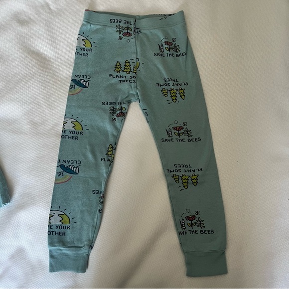 Old Navy Unisex "change the world”' Pajama Set for Toddler 4T - Picture 5 of 7